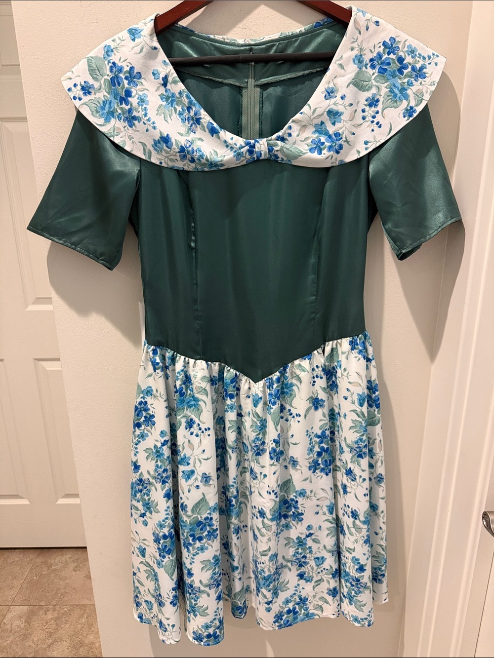 Handmade Green and Blue Floral Fit-and-Flare Dress oversized collar 90’s Vintage